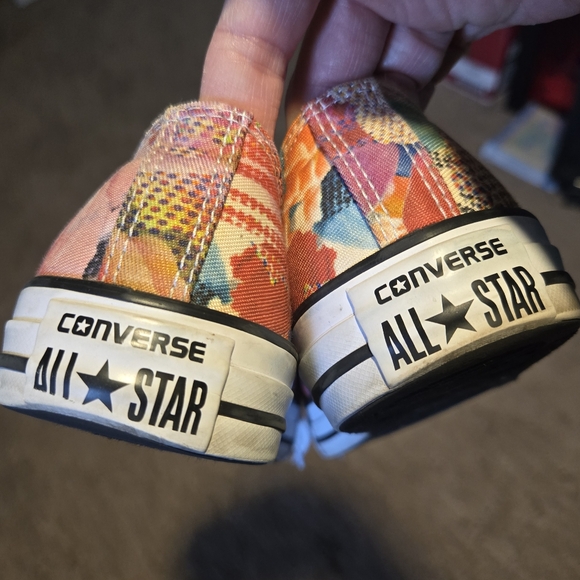 Floral Print Converse Lowtop Women's 9 - Picture 4 of 4